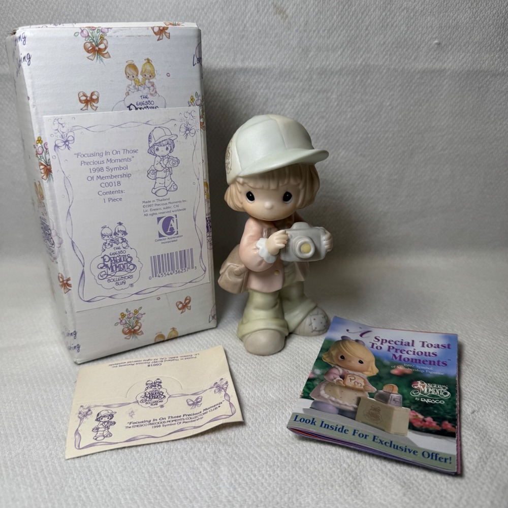 Precious Moments Focusing In On Those Precious Moments C0018 Figurine Boxed